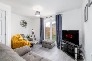 The Holt-Ideal for Contractors- Heartwarming 2 Bedrooms Apartment-Parking
