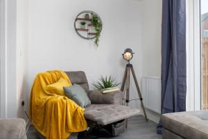 The Holt-Ideal for Contractors- Heartwarming 2 Bedrooms Apartment-Parking