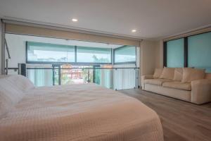 LOCATION- 3-Bdr PENTH-150 mbps- POOL- Priv ROOFTOP