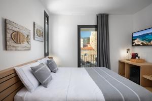 The Square Cannigione img7