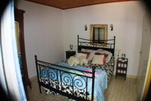 Maisons de vacances Maison de 4 chambres avec vue sur la ville piscine partagee et jardin amenage a Saint priest : photos des chambres