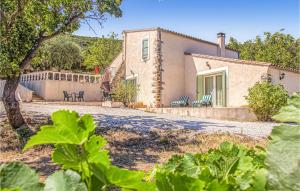 Maisons de vacances Cozy Home In Cabrerolles : photos des chambres