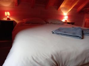 Chalets Chalet de 2 chambres avec vue sur le lac jardin amenage et wifi a La Thuile : photos des chambres