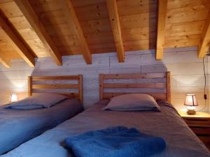 Chalets Chalet de 2 chambres avec vue sur le lac jardin amenage et wifi a La Thuile : photos des chambres