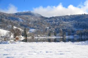 Chalets Chalet de 2 chambres avec vue sur le lac jardin amenage et wifi a La Thuile : photos des chambres