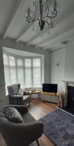 Wavecrest Cottage, Hot Tub, Open fire, Games Room, Sleeps 8