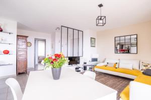 obrázek - Beautiful bright apartment with wifi in Hyères
