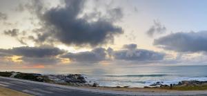 Bakgat Stay - Seafront 7-sleeper holiday home