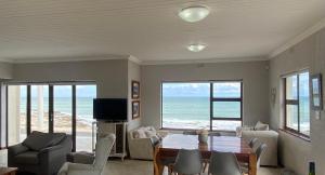 Bakgat Stay - Seafront 7-sleeper holiday home