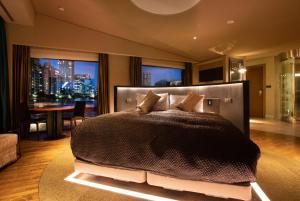 PETALS TOKYO - Floating Hotel