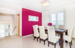 4 Bedroom Lovely Home In Kapelica 