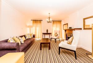 Tudor Barn - Little England Cottages