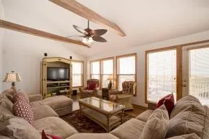 MacMurren 682 - Waves