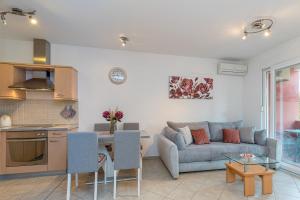 Apartment Percic with Shared Pool 
