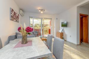 Apartment Percic with Shared Pool 