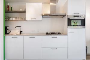 Welcome in - Beneden appartement direct aan het Sneekermeer met tuin