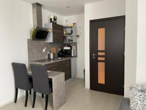 Plně vybavený krásný apartmán 1kk s balkonem, výhledem