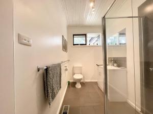 Capelink Beach House-Atop Prestigious Olivers Hill
