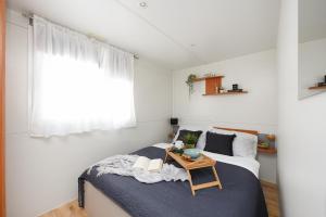 MIA mobile home with jacuzzi