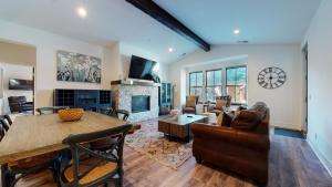 Snowcreek VII #1403 condo