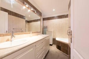 Robert Soleau bright design flat center of Antibes