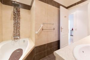 Robert Soleau bright design flat center of Antibes