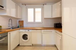 Robert Soleau bright design flat center of Antibes