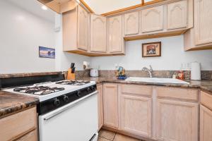 Mikes Place at the Beach Charming home with nice patio 60 steps from beach & boardwalk