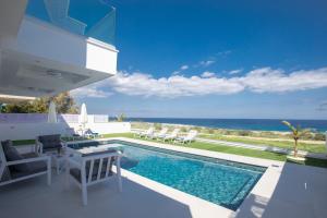 Artizan Seafront Villa 5