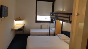 Hotels Kyriad Direct Montauban Centre : Hébergement 1 Lit Double + 1 Lit Simple +1 Lit Simple Superposé