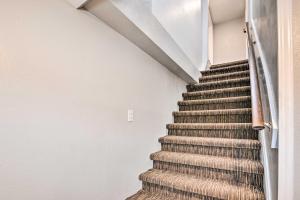 Cozy Galveston Apartment - Walk to Beach and Dining