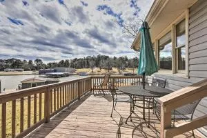 Lake Sinclair Cottage with Deck and Boat Dock! - Meriwether