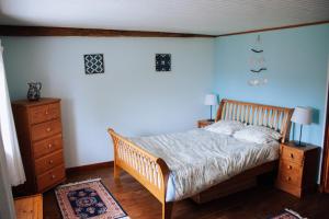 B&B / Chambres d'hotes Les Granges de la Leigne, Ruffec : Chambre Double - Vue sur Jardin