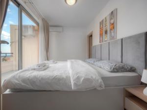 Sea view Two bedroom Family Apartment with pool - Sunset Ivanovići