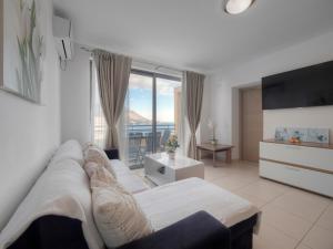 Sea view Two bedroom Family Apartment with pool - Sunset Ivanovići