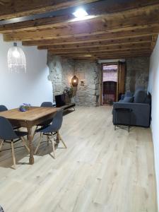 Ca la Francisqueta, La Tina i el Deso Apartament Solsona