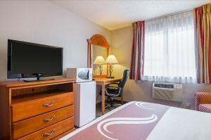 Queen Room with Accessible Tub - Accessible/Non-Smoking room in Quality Inn Sidney I-80