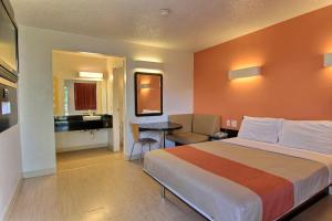 Queen Room room in Motel 6-Austin TX
