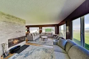 Water's Edge Oceanside Home - Yachats