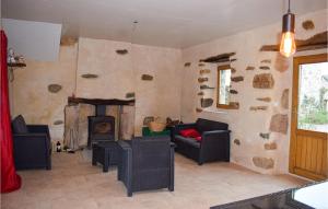 Campings Stunning caravan in Gommenec h with Indoor swimming pool, 1 Bedrooms and Swimming pool : photos des chambres