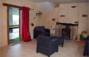 Campings Stunning caravan in Gommenec h with Indoor swimming pool, 1 Bedrooms and Swimming pool : photos des chambres