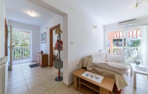 Awesome Home In Vodnjan With Kitchen