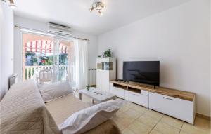 Awesome Home In Vodnjan With Kitchen