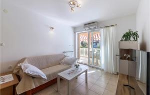 Awesome Home In Vodnjan With Kitchen