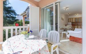 Awesome Home In Vodnjan With Kitchen