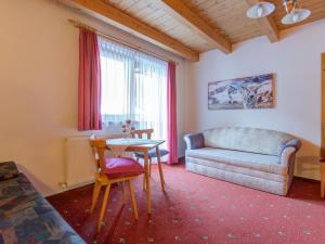 Apartment in Huben near Ski Slopes