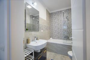 Retreat to a Stylish Home at West Residence