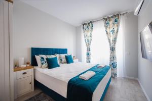 Retreat to a Stylish Home at West Residence