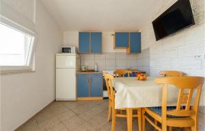 Amazing Apartment In Vir With 1 Bedrooms And Wifi