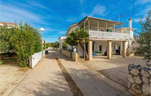 Nice Apartment In Vir With Kitchen